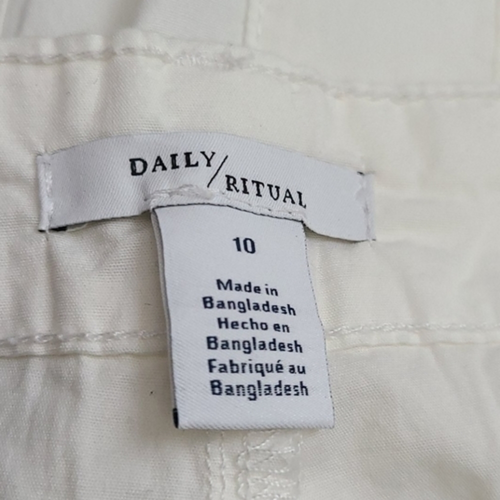 [Daily Ritual] White Shorts - Size 10 - Picture 7 of 7
